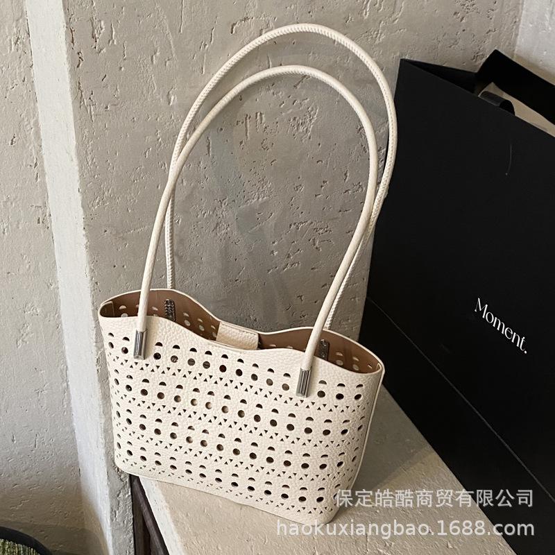 

Вместительная ажурная сумка женская лето 2025 новая универсальная на плечо сумка для мамы и ребенка для отдыха работы поездок сумка-тоут красный