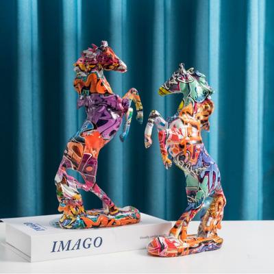 Pferdestatuen aus Kunstharz mit Graffiti-Motiv, Tiermodell, Figur, moderne Kunst, Kunsthandwerk, chinesische Fengshui-Figuren für die Inneneinrichtung