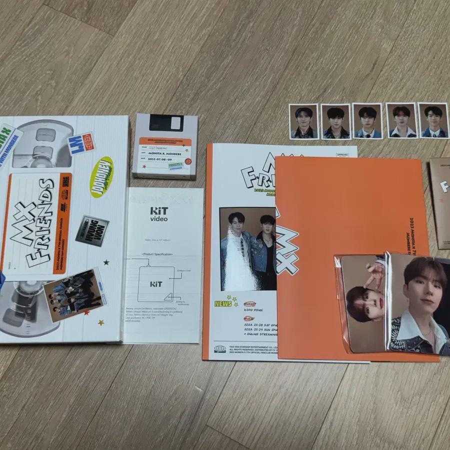 

Monsta X Fancon Kit