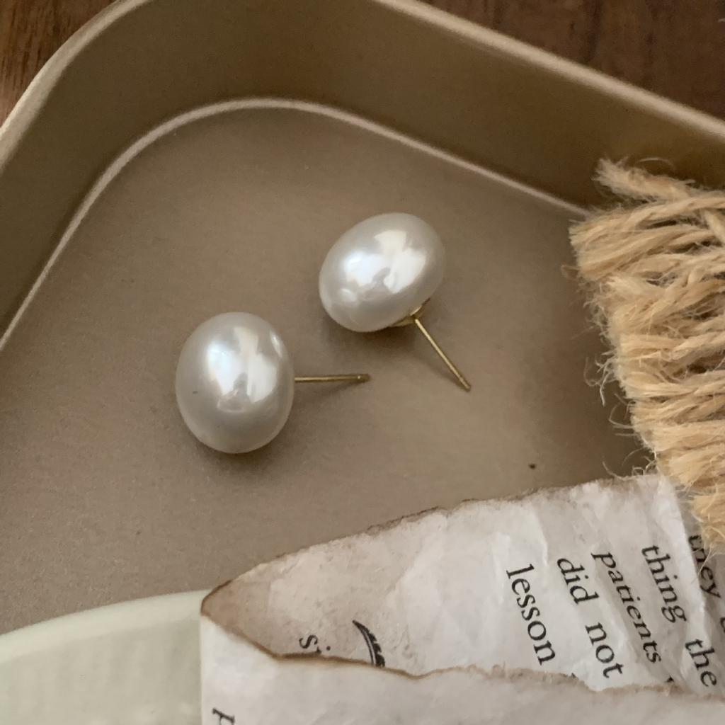 Ultra-white Red Bun Pearl Earrings Unique Retro Design Light Luxury Senior Sense Ear Hole-friendly Fashion Ear Jewelry