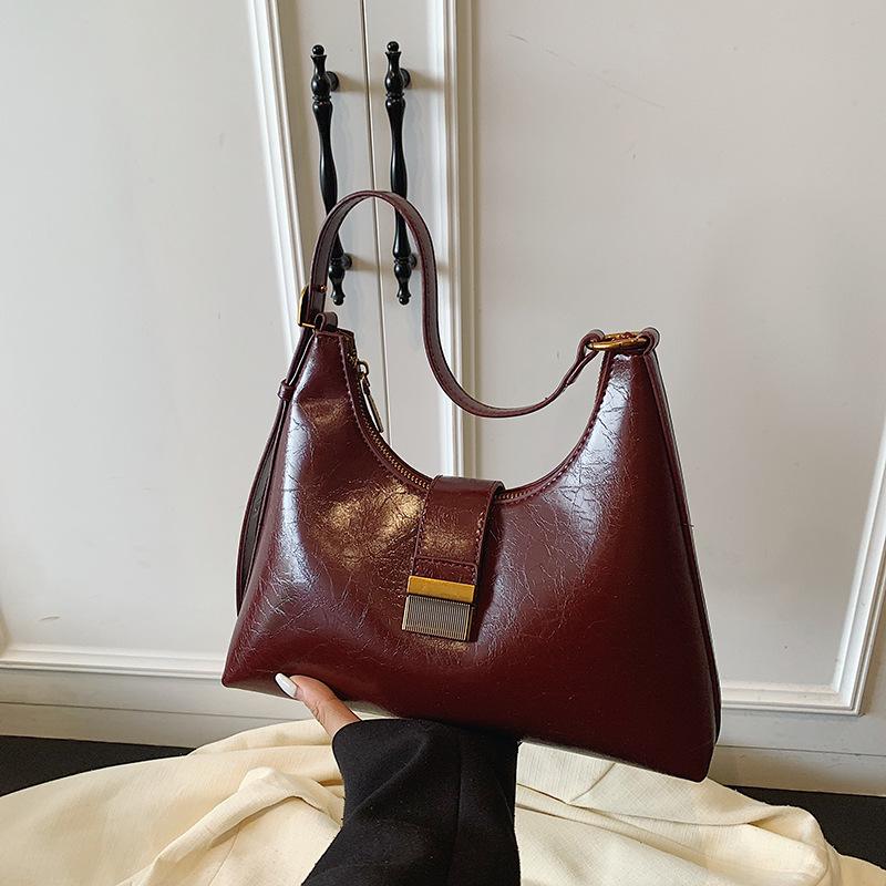 

High-end niche design retro shoulder messenger bag women s new autumn and winter exquisite dumpling bag