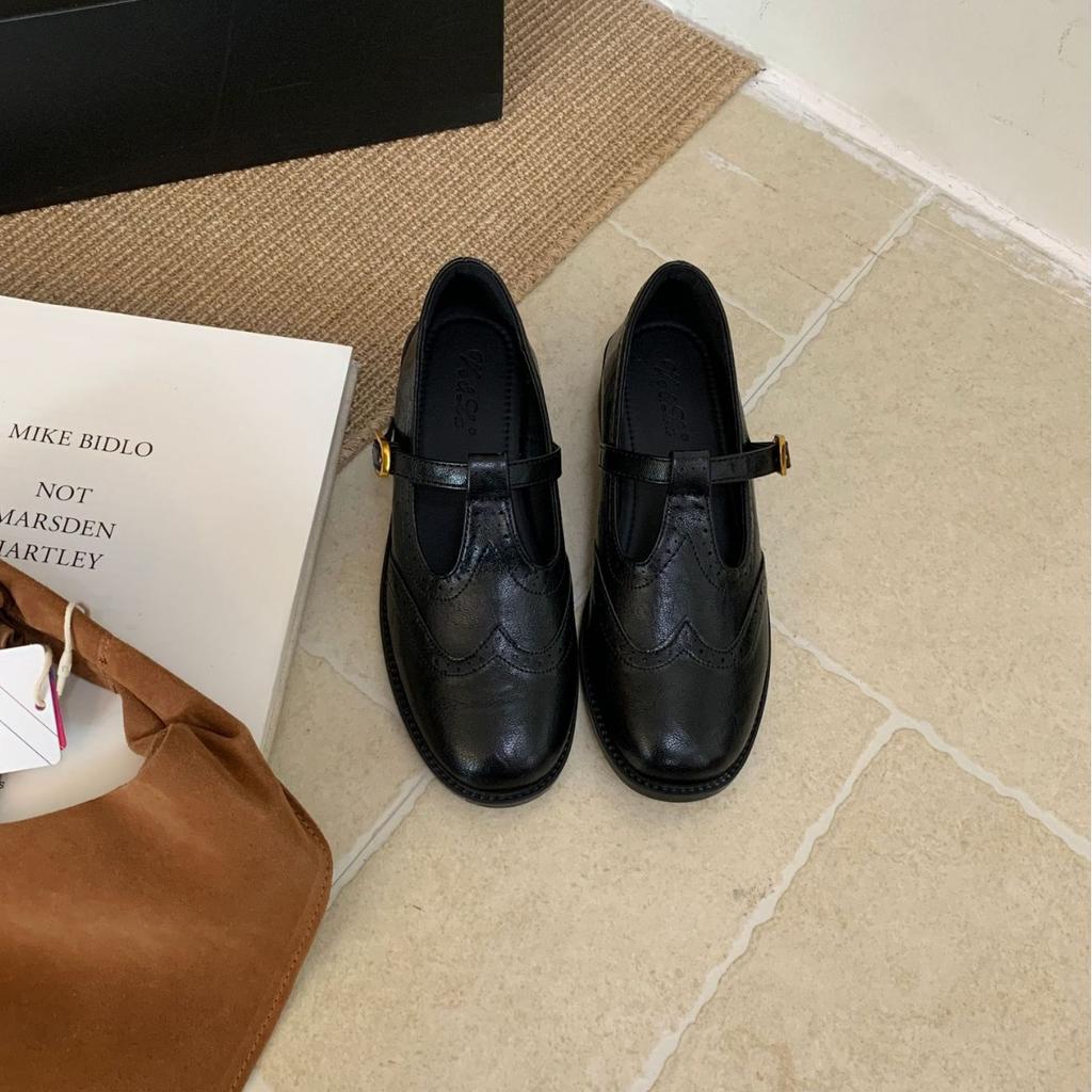 2025 winter new round head carved suede word with thick heel shallow mouth versatile commuter work women's shoes