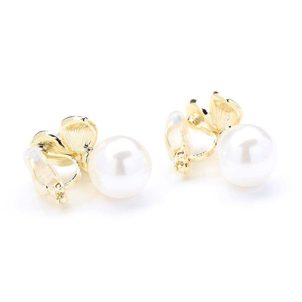 New Product Temperament, White Oil-dripping Petal Earrings, Gold-plated Large Pearls, Versatile Without Pierced Earrings, Earrings, Women's Models