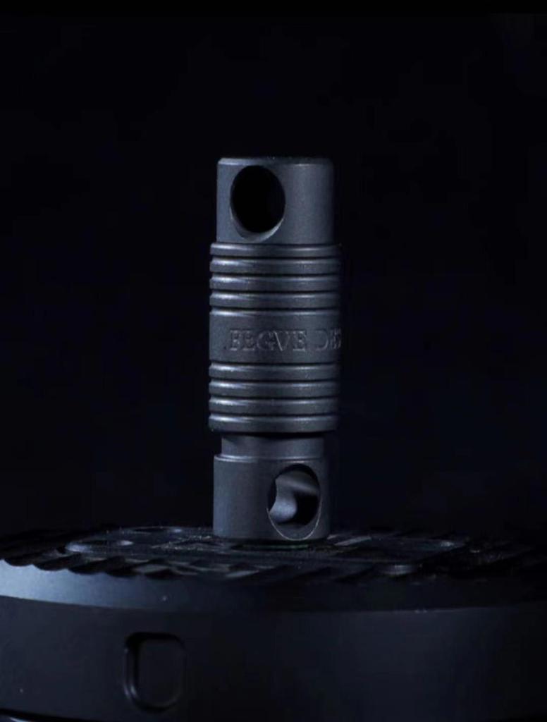 Brelok kapsułkowy ze stopu tytanu z obrotowym przegubem uniwersalnym 360°