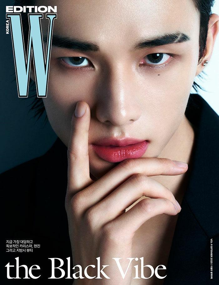 W Korea Volume 9 (2025) – Type G | Random V Cover (1 of 6) + Hyunjin Mini Book