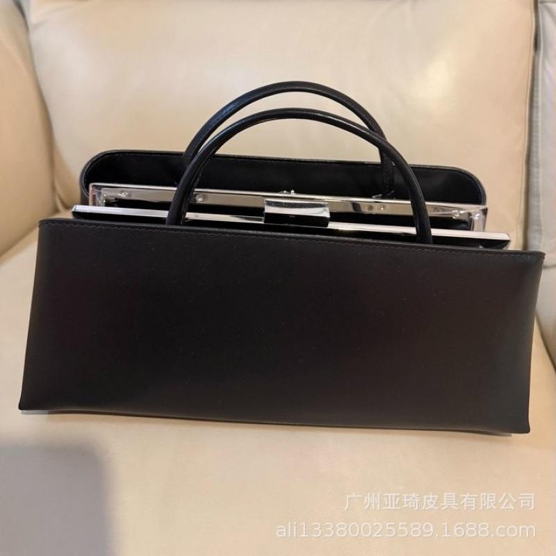 [ Autumn New] Light Luxury Retro Textured Shoulder Handbag Niche Saddle Bag Underarm Baguette Bag