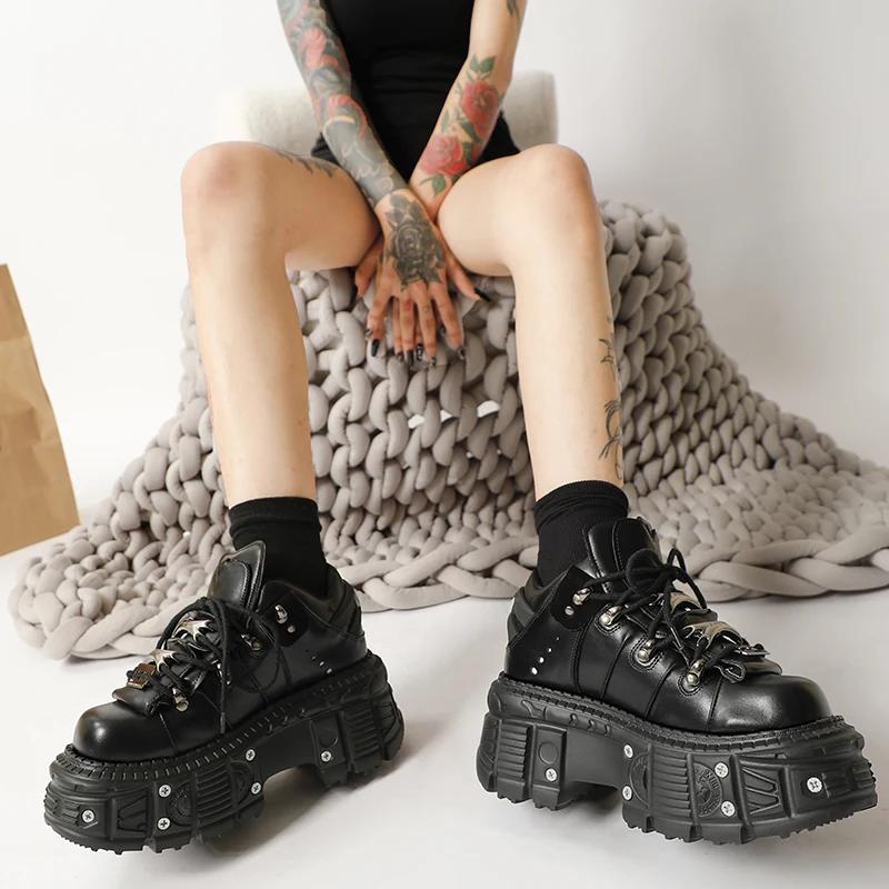 Fashion Punk Muffin Shoes Women Metal Decoration Gothic Thick Bottom Platform Lace-up Female Sneakers Solid Color Black Leisure shoes