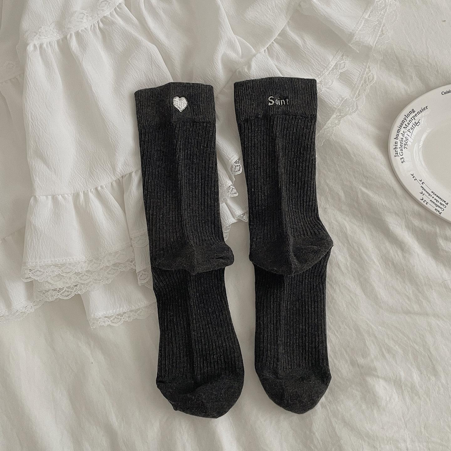 

Корейские носки до середины икры на осень/зиму с махровой подкладкой и вышивкой в виде букв и сердца - Универсальные модные носки для верхней одежды One Size темно-серого