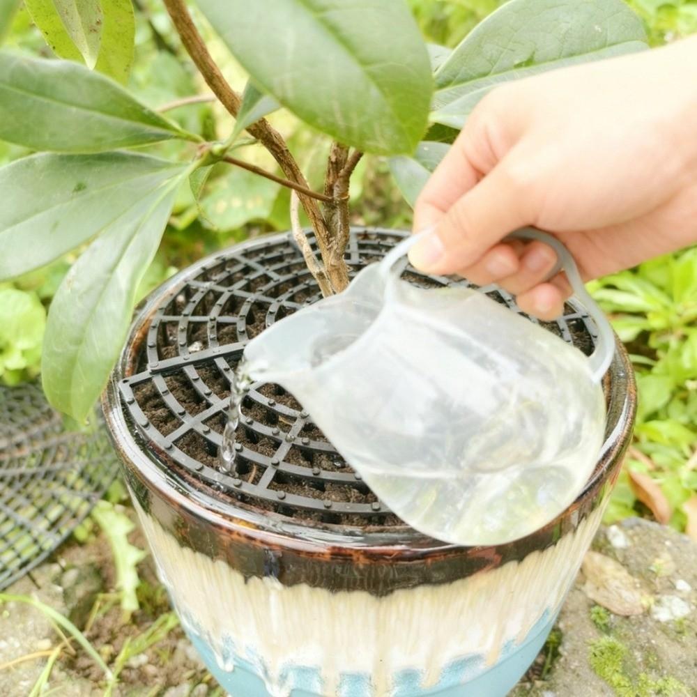 Breathable Mesh Plant Pot Soil Protector Grid Cover Barbed Cut-Outs Cutting Spiked Soil Protection Grid with Included Stakes