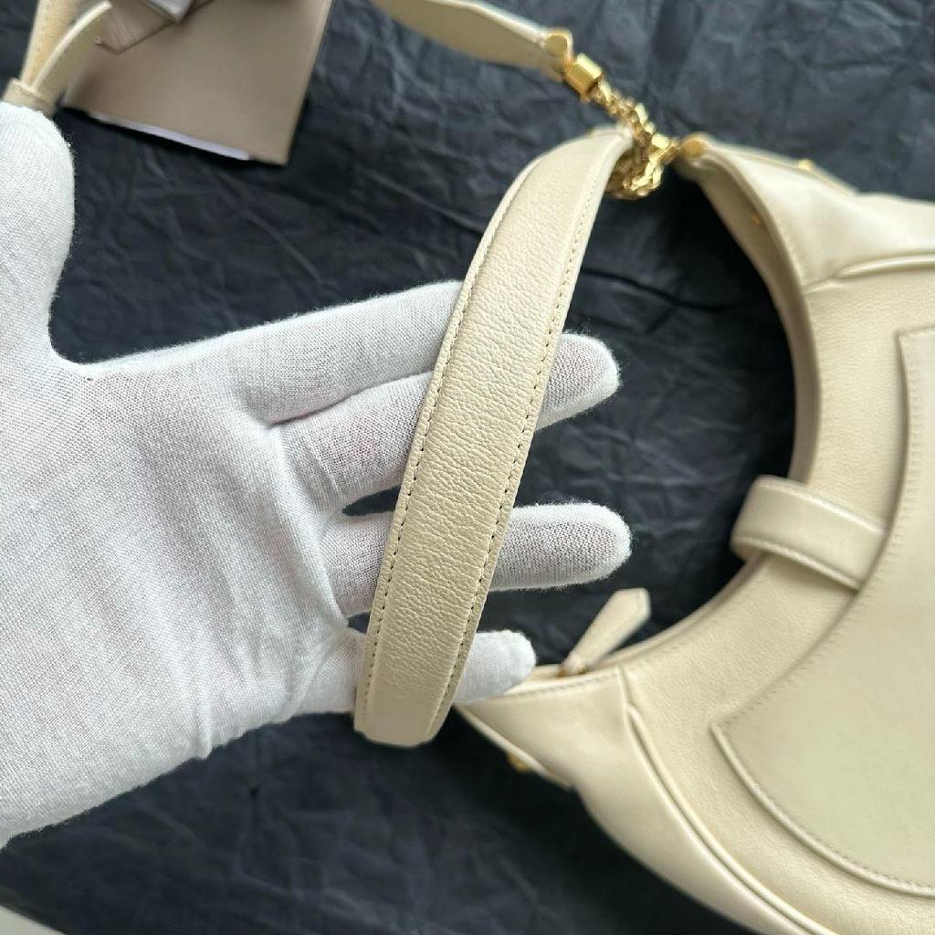 [Pre-Owned] Serpenti Ellipse Chain Snake Head Clasp Leather Shoulder Bag - Very Good #C7HZ8Y