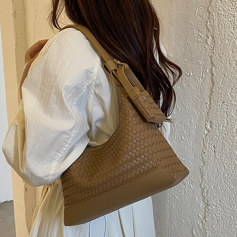 Knitted Pattern Shoulder Bag with Underarm Strap, Fashionable Handbag, Slouchy Crossbody Bag, Vintage and Niche Bag