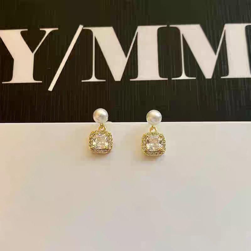 Элегантные пусеты с бриллиантами и жемчугом 2025: Дизайн «легкая роскошь» для женщин