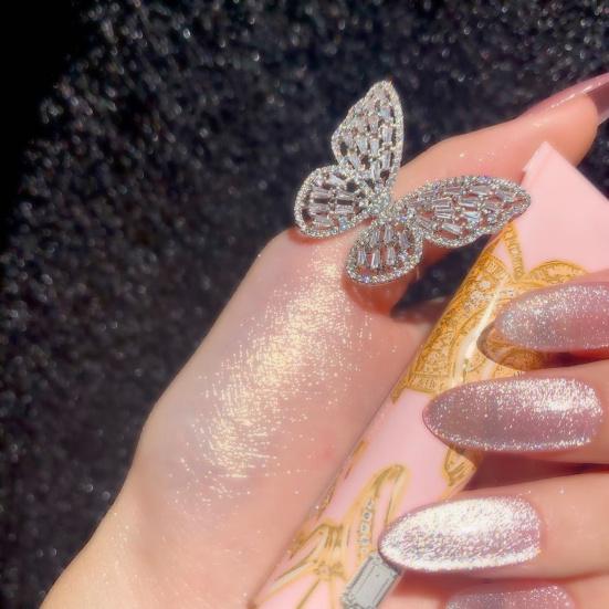 Kosmetický rozjasňovač na obličej na párty