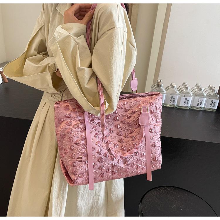 

Tote bag women s 2025 new large-capacity commuter bag love versatile casual shoulder bag college student class bag рожевий
