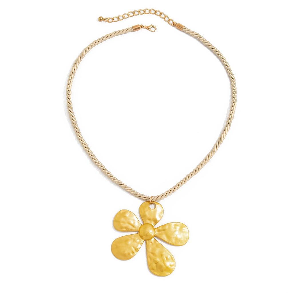 Spiral Geometric Square Flower Pendant Necklace Female, Hip Hop Trend Travel Auction with Collarbone Chain