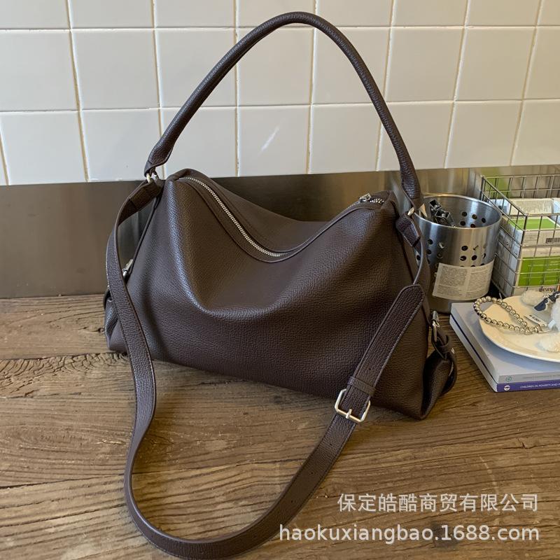 Large-capacity bag women's 2025 new trendy light luxury niche high-end single shoulder underarm bag Maillard messenger bag
