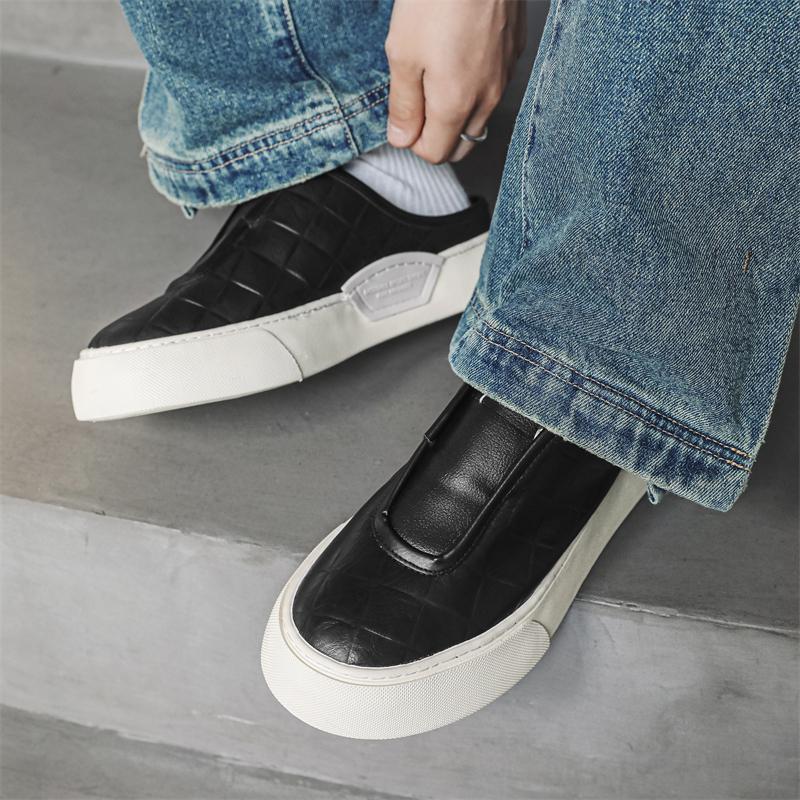 Fashion Men's half slippers Trendy and comfortable styl Leisure Party Outdoor street walking Black versatile Hot sellingyoung people