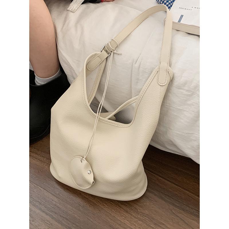 Korean Version of Casual Large-capacity Women's Armpit Bag Women's 2025 New Simple Bucket Bag Solid Color Soft Shoulder Bag