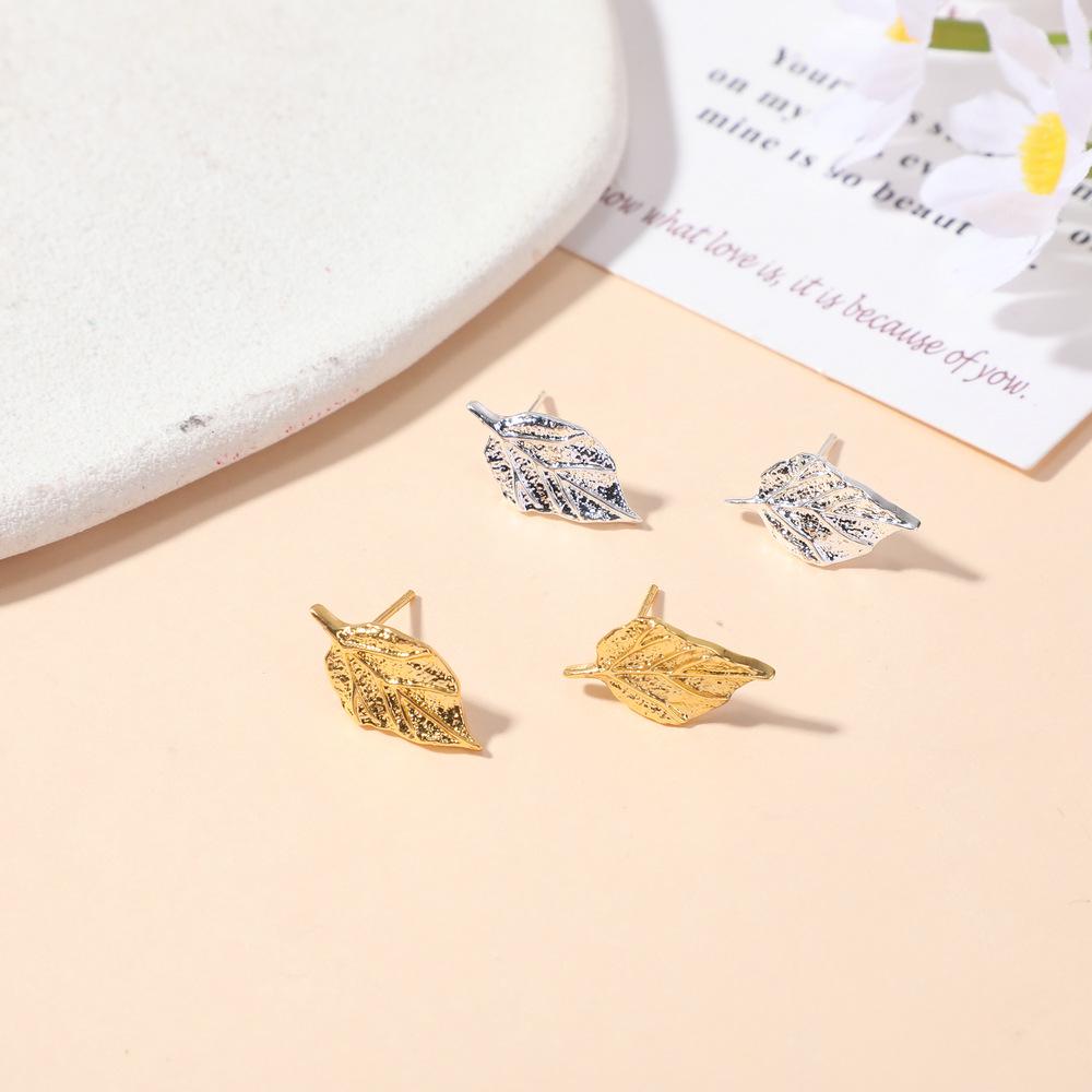 Elegant Gold Leaf Stud Earrings: Stylish, Luxurious, and Versatile Chinese Design
