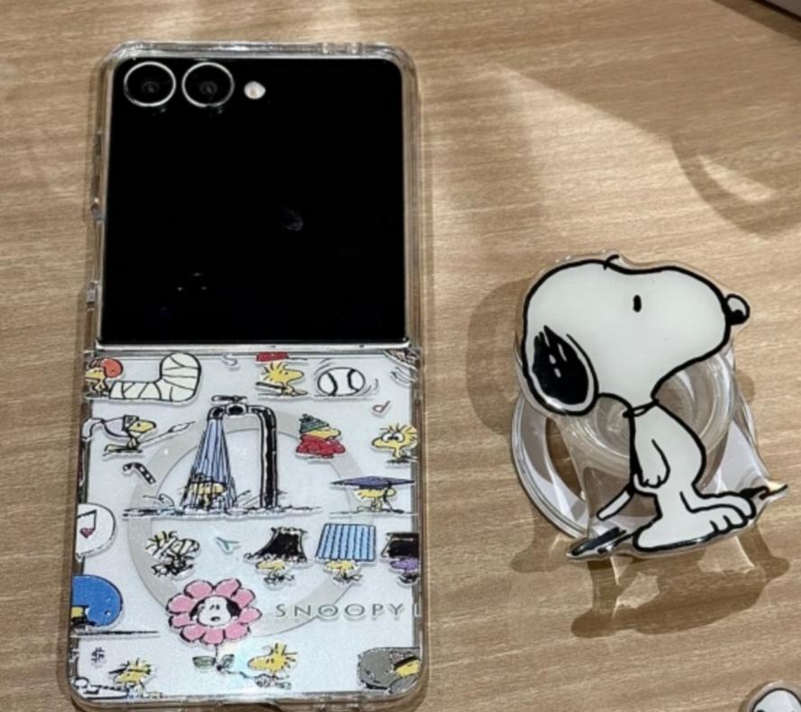 Cartoon Cute Snoopy illustration Folding Magsafe Wireless Charge Case For Samsung ZFlip 3 4 5 6 7 Funny Snoopy Magnetic Cover