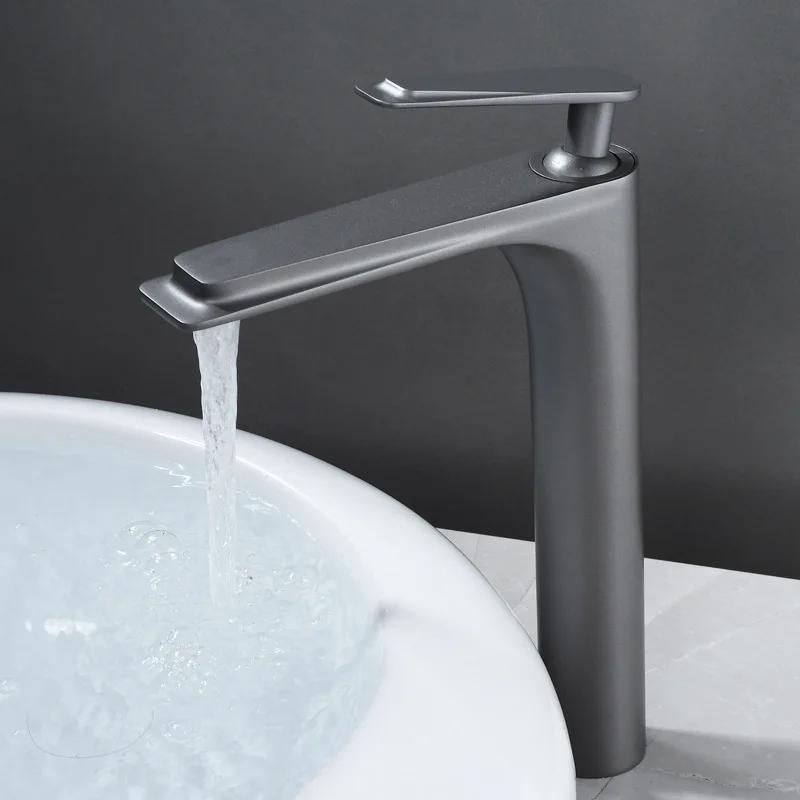 Northern Europe Basin Faucet Hot Cold Mixers Taps Deck Mount Bathroom Sink Basin Faucets Single Handle White Black Gold