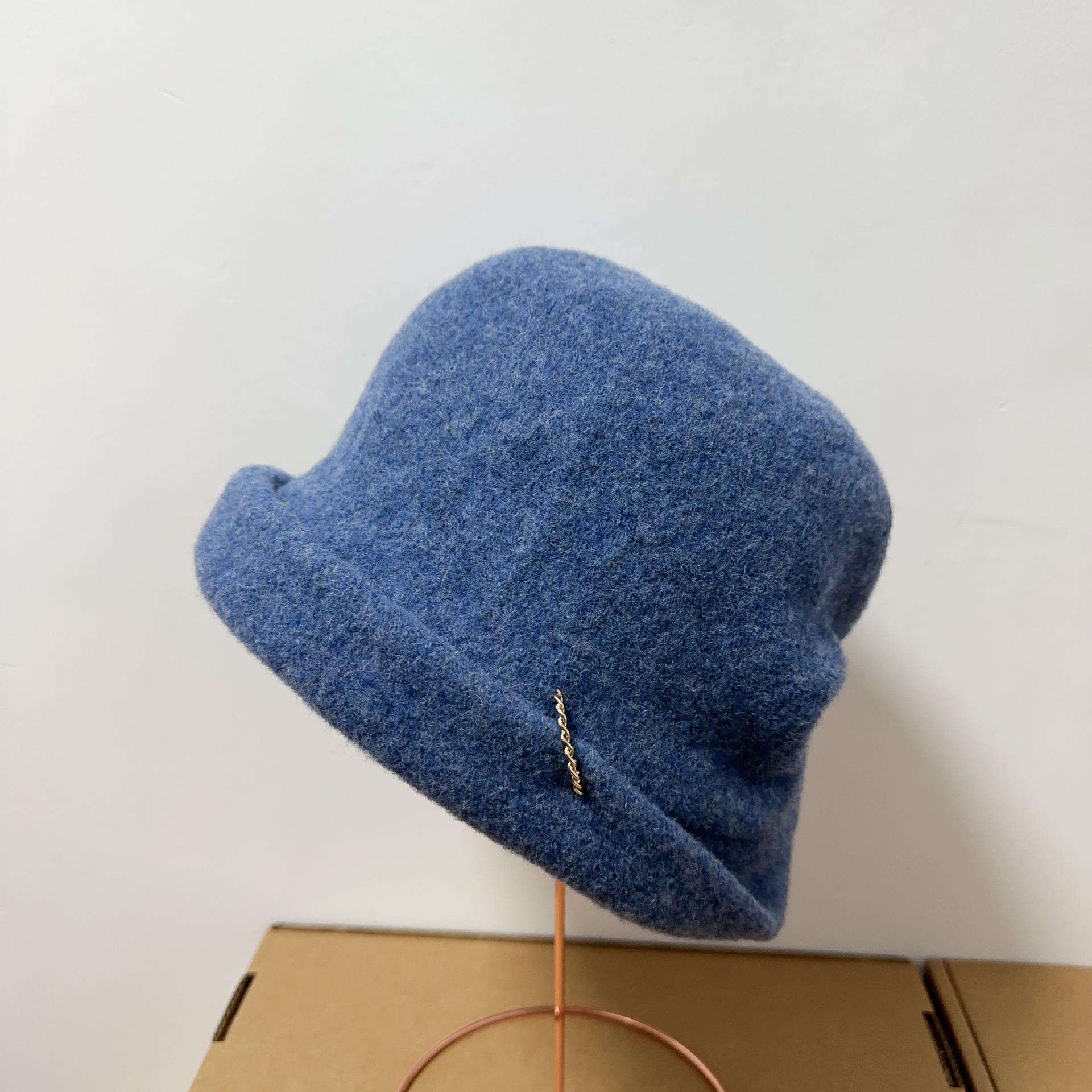 

Japanese Style Wool Slouchy Beanie: Women s Warm Autumn/Winter Fisherman Beret with Chain Detail, Enhances Face and Style. Medium (56-58cm) темно-синього кольору