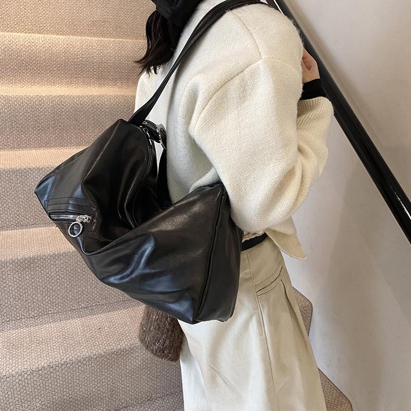 Winter large-capacity underarm bag women's bag 2025 new casual pillow bag retro simple shoulder messenger bag