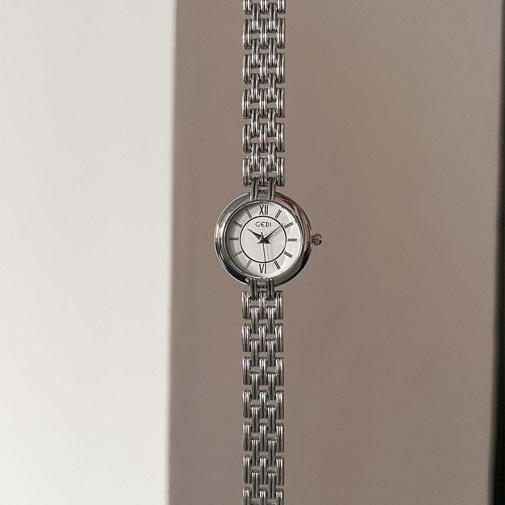 Literary Retro Simple And Versatile Exquisite Bracelet Watch Middle School Student High Value Alloy Waterproof Quartz Watch