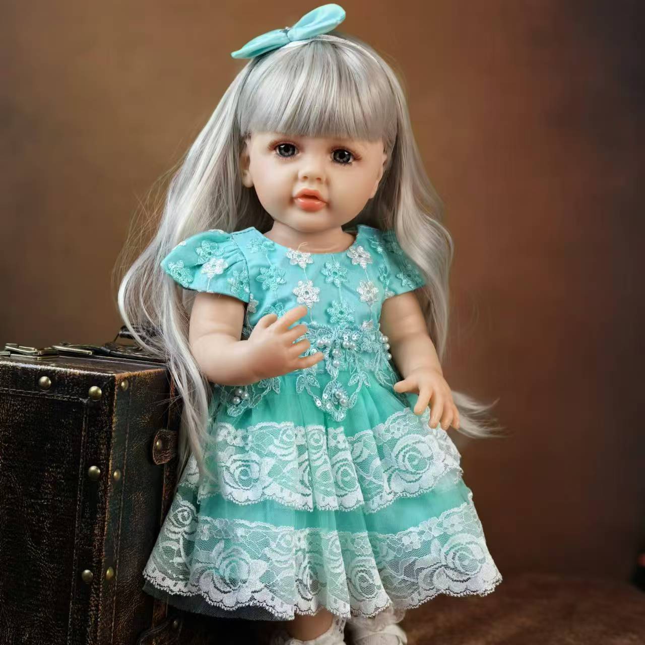 Модная кукла Reborn Baby Doll с серыми волосами — фото 7