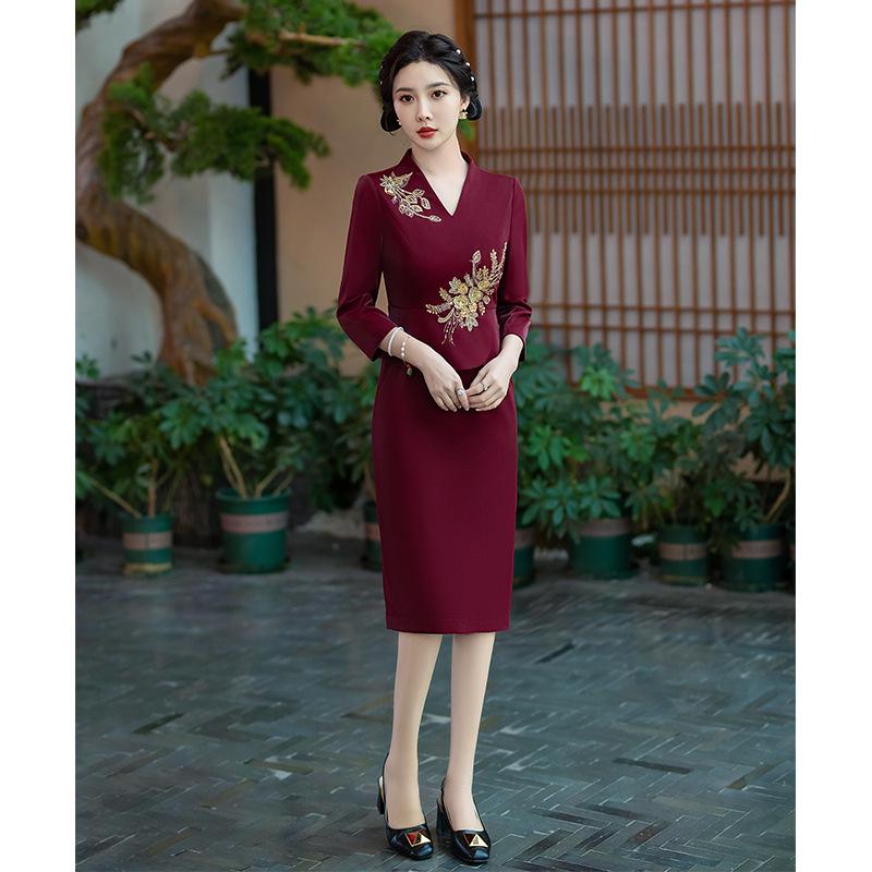 Elegantné čínské šaty Cheongsam pre matku nevesty: 2025 Štíhle spoločenské šaty na svadobnú hostinu