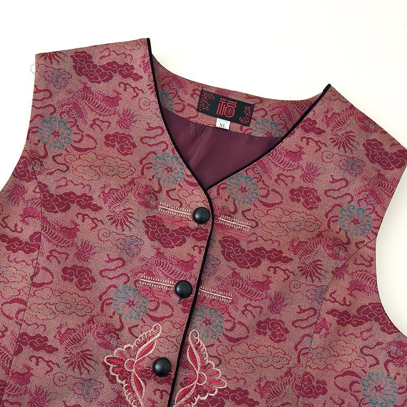 Dámská vesta, tenká vesta, stará paní nosící vestu