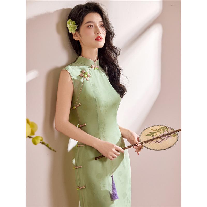 Chinese Retro Green Sleeveless Qipao - Elegant Spring/Summer Dress