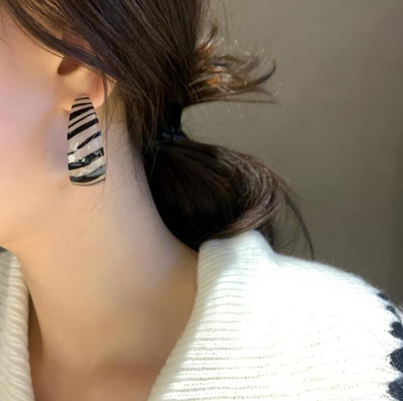 Acrylic Hoop Earrings for Women Girl Hoop Set,Resin Hoops Leopard Earrings Tortoise for Shell Resin Acrylic Hoop Earring