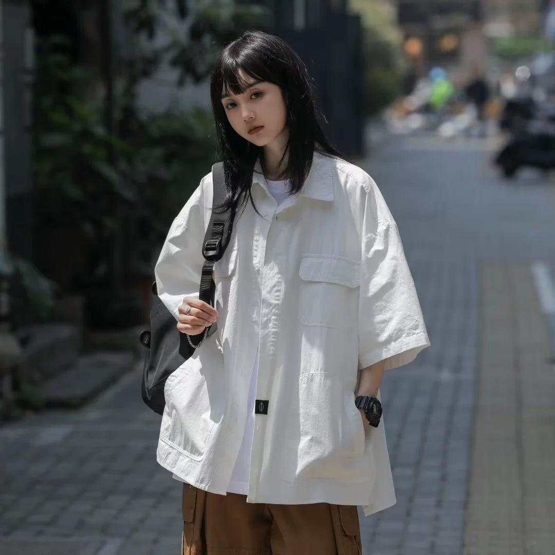 

Женская рубашка с коротким рукавом в стиле ретро, летняя однотонная свободная дышащая рубашка с несколькими карманами и коротким рукавом 3XL белый