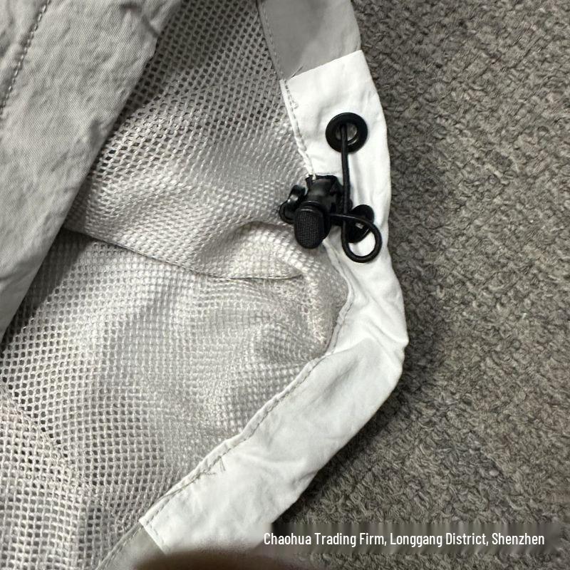 Corteiz Devil's Island Patchwork Windbreaker Softshell Kapuzenjacke für Damen & Herren - Trendiger Bergsteiger-Mantel.