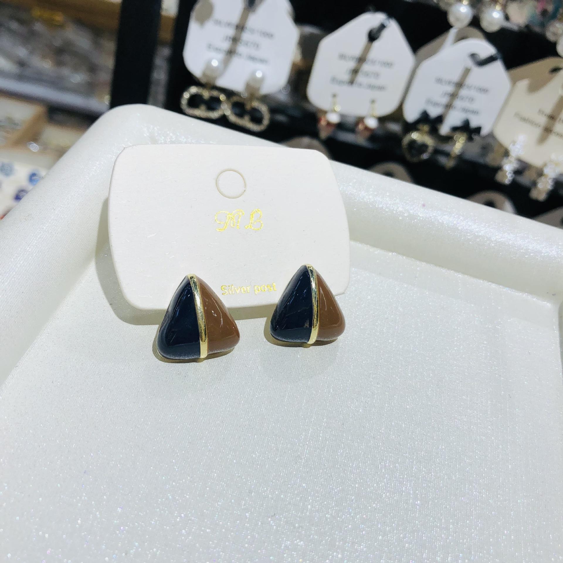 

Korean Fashion Earrings for Women Triangular Geometric Opal Earrings Simple Crystal Statement Wedding Party Jewelry Gifts