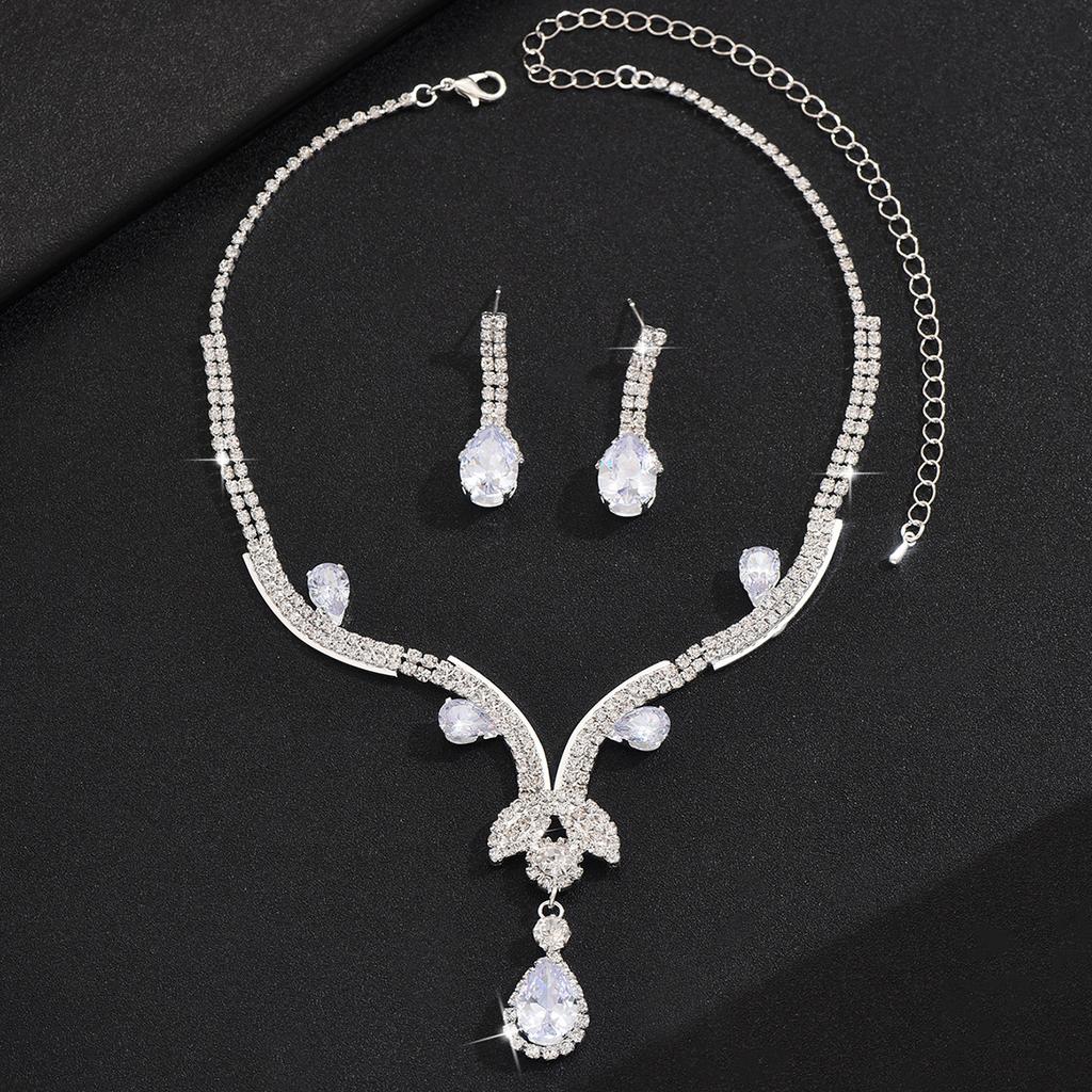 Multi-layer Light Luxury Fringed Necklace Dinner Ball Back Decoration