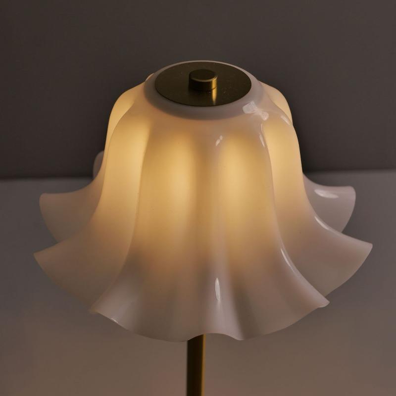 Modern Minimalist Flower Shape Table Lamp USB Rechargeable 3 Color Dimmable LED Night Light for Bedroom Bedside Home Decor
