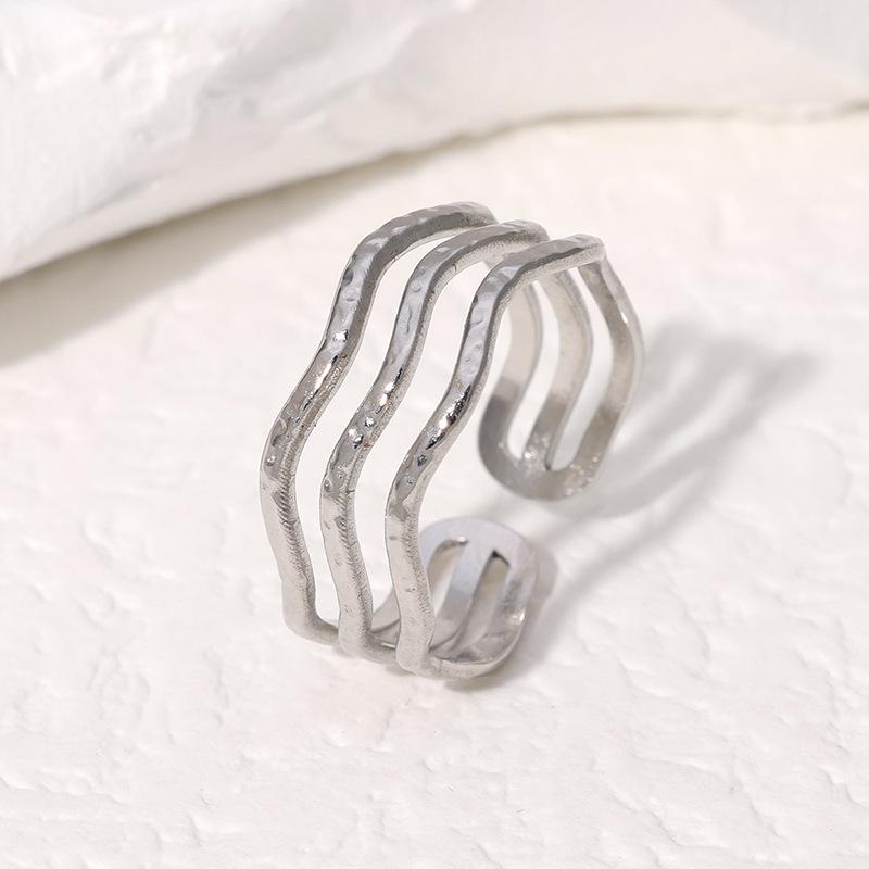 Trendy 18k Gold Titanium Steel Open Ring for Women, Fashionable and Non-Fading Jewelry