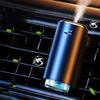 Leiser Auto-Lufterfrischer Lüftungsklemme Wiederaufladbare Batterie Elegantes Design Automatische Einstellung Auto-Luftzerstäuber