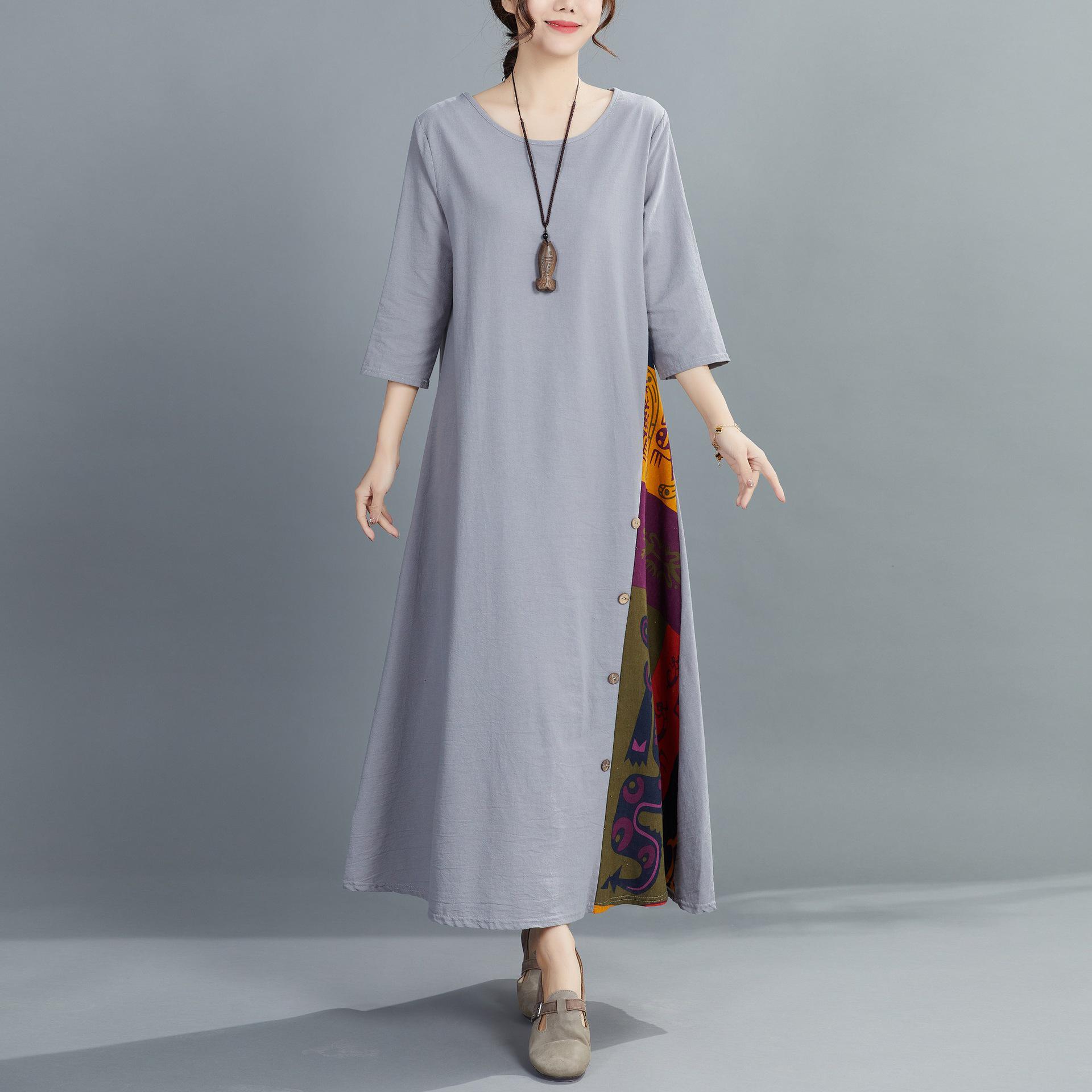 

Осенний ретро цветочный топ с круглым вырезом, контрастной пуговичной строчкой и рукавами три четверти M серый