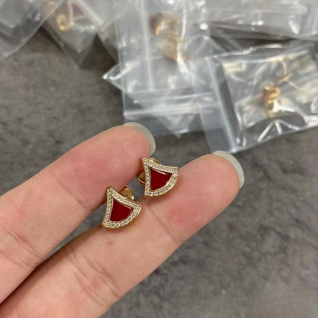 

Elegant Women s Fan-Shaped Rose Gold Dangle Earrings