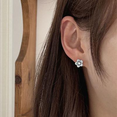 Metamic Ceramic Flower Earring (Baby Blue)