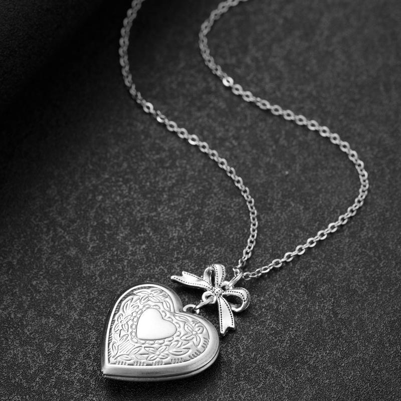 Personalisierte Punk-Stil geschnitztes Muster Schleife Liebe Anhänger Halskette, Geeignet für Damen Trend Accessoires Schmuck