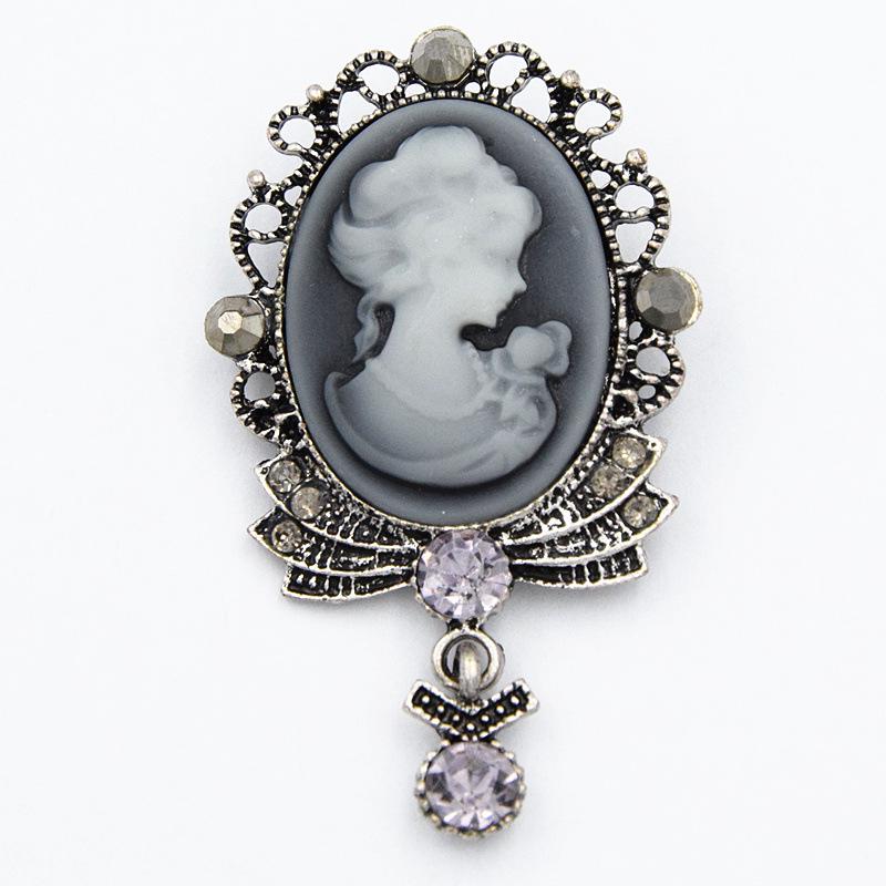 Retro European and American Style Brooch In Antique Gold and Silver