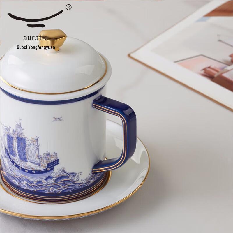 

Yongfengyuan Mr. Porcelain Si Hai Sheng Ping Lidded Ceramic Cup Set