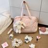 Lehká cestovní taška pro maminky ve tvaru srdce, velkokapacitní crossbody taška přes rameno s průvlekem na držadlo kufru.