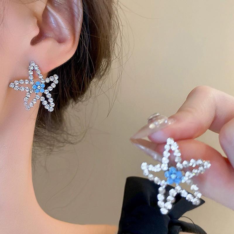 

Серьги в форме морской звезды с бриллиантами и легким роскошным и универсальным дизайном. Серьги Sense. Новые цветочные серьги 2023 года.