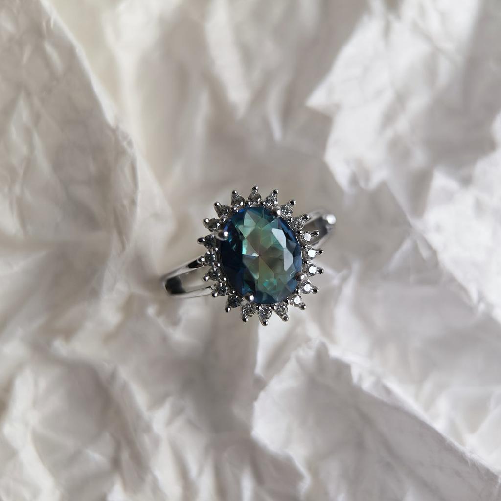 Серебряное кольцо с мистик топазом, вес изделия 3,79 гр (2203865)