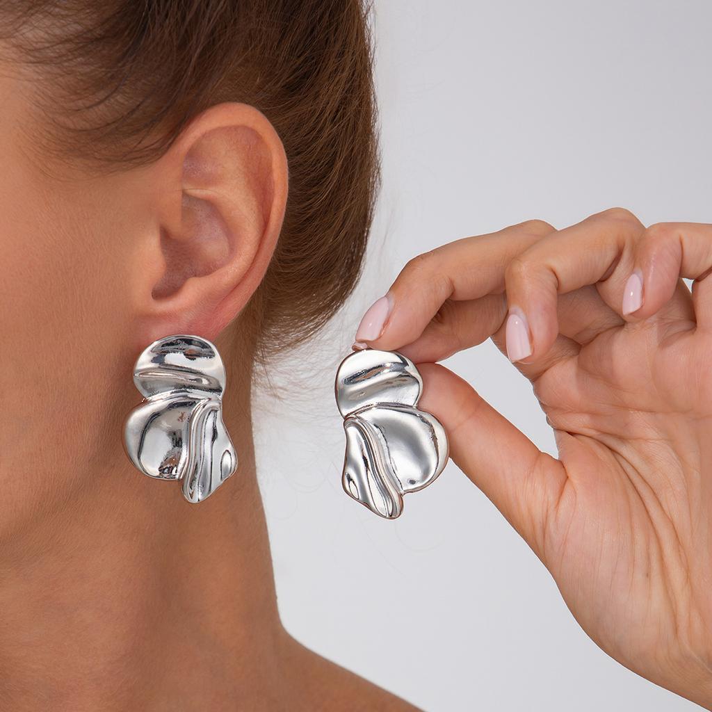 Boucles d'oreilles Puce Fleur Plissée en Métal Style Mode Conception Trois-Dimensionnelle Pétale Boucles d'Oreilles